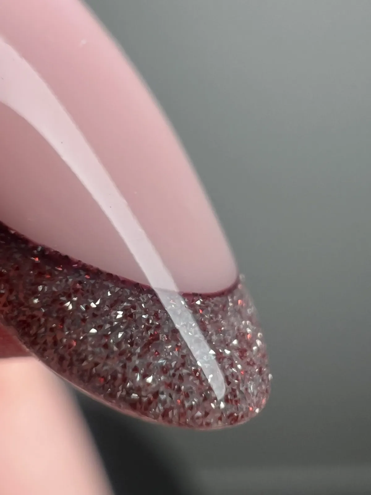 Manikura v kozmetičnem salonu Adna Cosmetics Vrhnika
